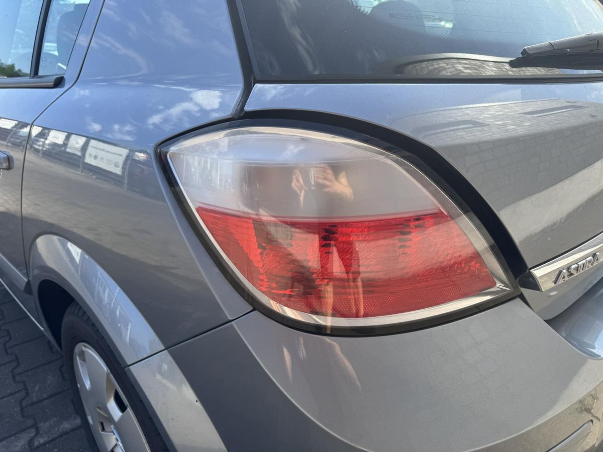 Opel Astra H original R&uuml;cklicht R&uuml;ckleuchte links Flie&szlig;heck Bj.2006